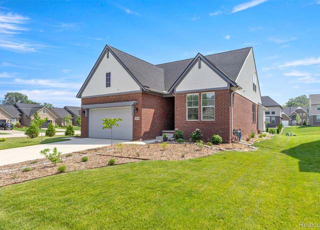 Property at 14494 Dooley Dr, Livonia, MI 48154, 3 beds, 2.5 baths