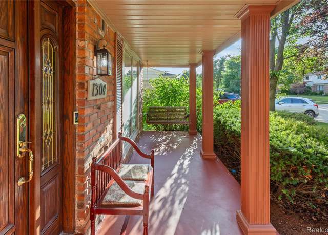 Property at 1304 Player Dr Player Dr, Troy, MI 48085, 4 beds, 2.5 baths