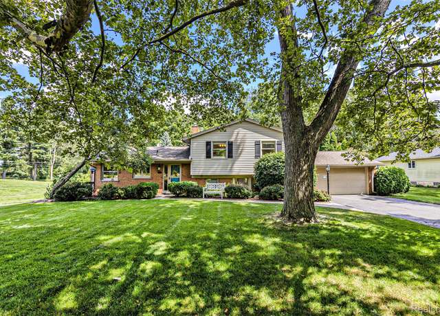 Property at 107 Orchardale Dr, Rochester Hills, MI 48309, 3 beds, 2.5 baths