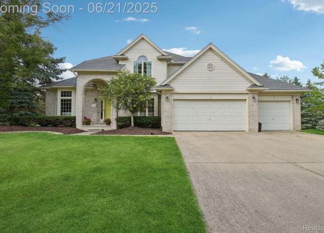 Property at 21898 Aspen Ct, Farmington Hills, MI 48335, 4 beds, 2.5 baths