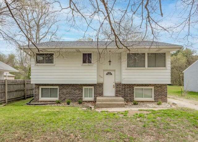 Property at 1516 Nazareth Rd, Kalamazoo, MI 49048, 4 beds, 2 baths