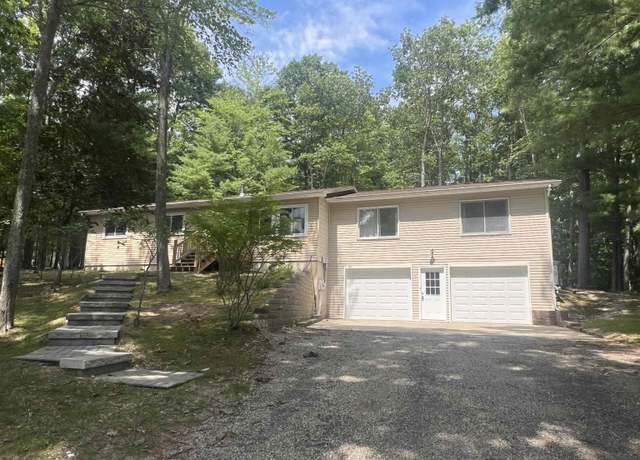 Property at 315 Timber Hl, Traverse City, MI 49696, 4 beds, 2 baths