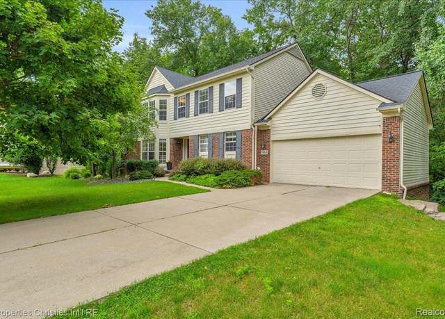 Property at 5963 James Head Ct, West Bloomfield, MI 48324, 3 beds, 3.5 baths