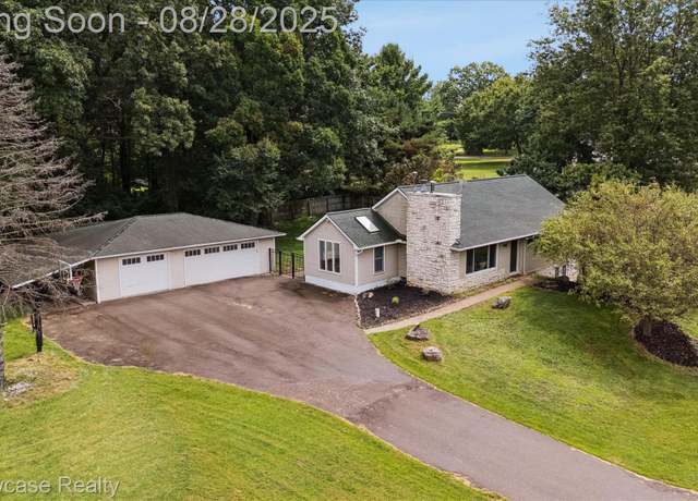 Property at 1051 Swan Ln, Fenton, MI 48430, 3 beds, 2 baths
