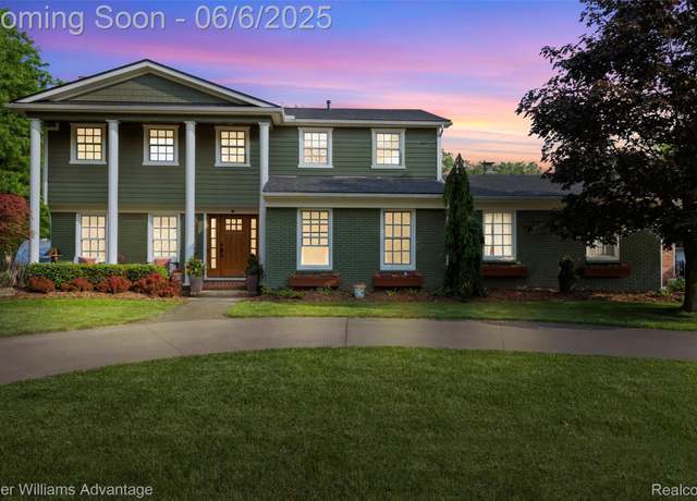 Property at 32251 Cambridge St, Livonia, MI 48154, 5 beds, 4.5 baths