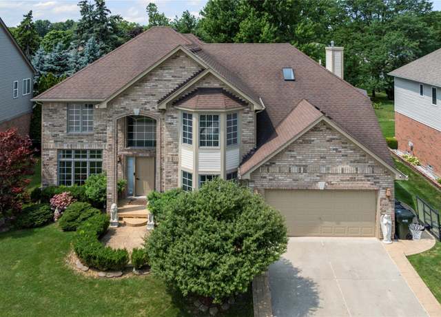 Property at 35839 Bella Sera Dr, Sterling Heights, MI 48312, 4 beds, 3.5 baths