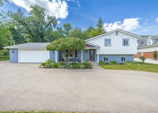 Property at 2716 Warner Dr, West Bloomfield Charter Township, MI 48324, 3 beds, 2 baths