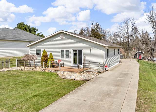 Property at 220 Nottingham Dr, Brooklyn, MI 49230, 4 beds, 2 baths