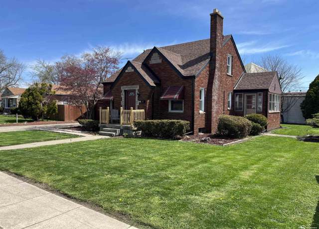 Property at 120 Bentley Dr, Monroe, MI 48162, 3 beds, 1.5 baths