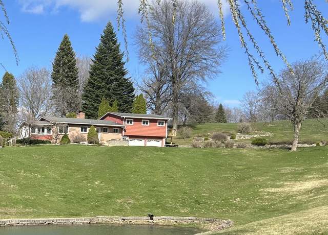 Property at 925 Parsons St SW, Grandville, MI 49418, 3 beds, 3 baths