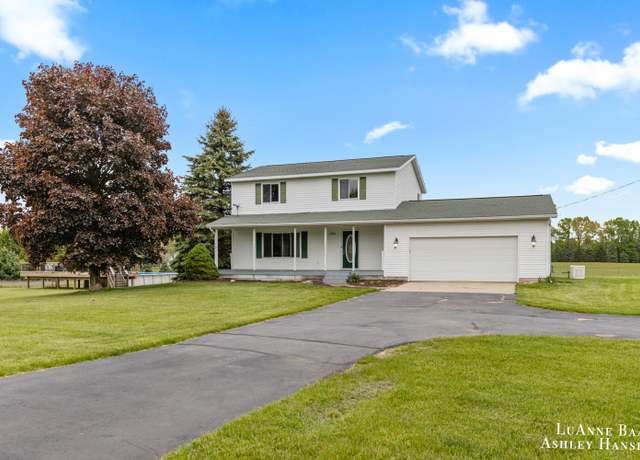 Property at 7300 Orchard View Dr NE, Rockford, MI 49341, 3 beds, 2.5 baths