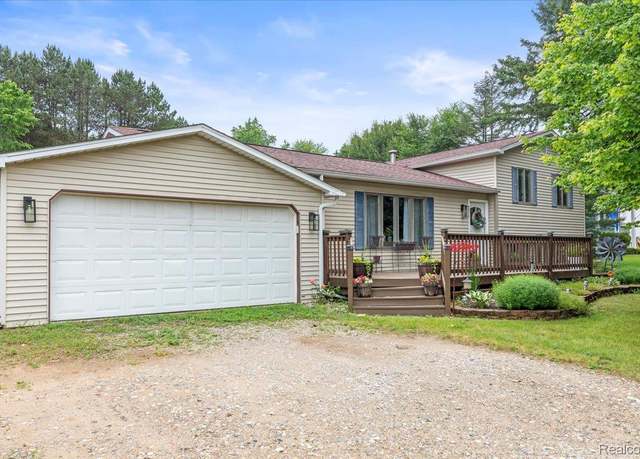 Property at 2471 Springfield Dr, Lapeer, MI 48446, 4 beds, 1.5 baths