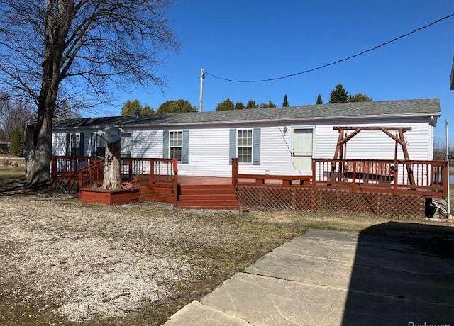 Property at 2900 Parkview Dr, Port Hope, MI 48468, 2 beds, 2 baths