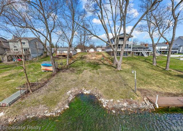 Property at 6625 Lanman Dr, Waterford Charter Township, MI 48329, 1 bath