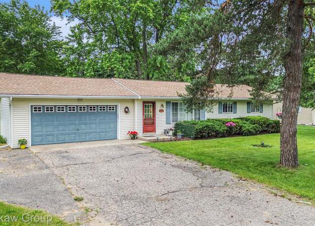 Property at 316 Spezia Dr, Oxford, MI 48371, 3 beds, 2 baths