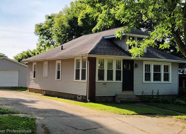 Property at 1020 N Monroe St, Lapeer, MI 48446, 3 beds, 1 bath