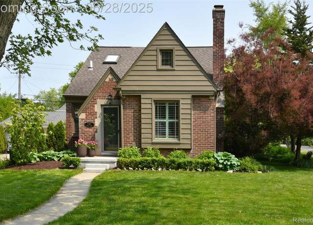 Property at 17820 Birwood Ave, Beverly Hills, MI 48025, 3 beds, 2 baths