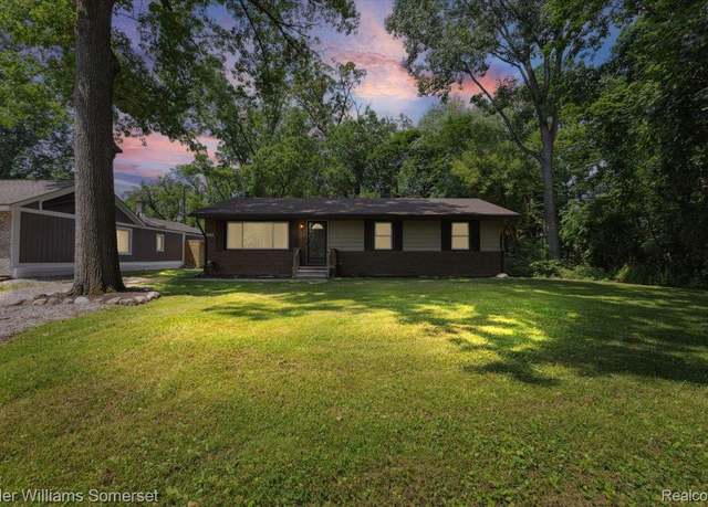 Property at 22281 Poinciana St, Southfield, MI 48033, 3 beds, 1 bath