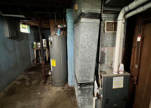 Property at 8063 Evergreen Ave, Detroit, MI 48228, 3 beds, 1 bath