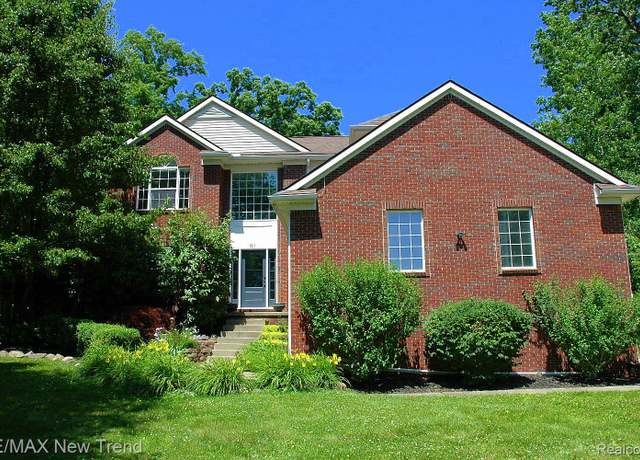 Property at 785 Pathway Dr, Howell, MI 48843, 4 beds, 2.5 baths