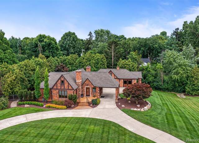 Property at 26375 Ross Dr, Redford Charter Township, MI 48239, 3 beds, 3.5 baths