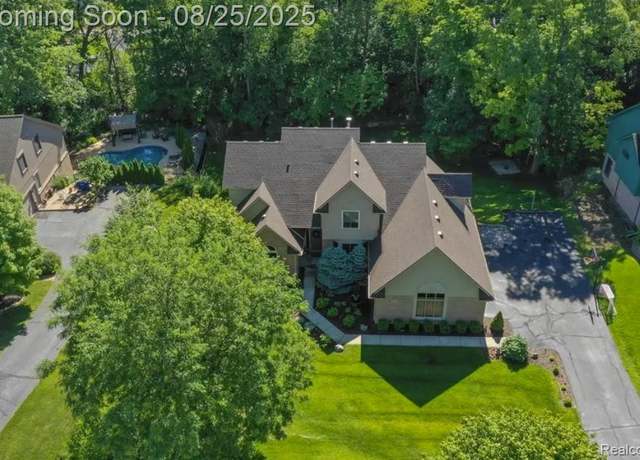 Property at 9770 Oak Valley Dr, Springfield Charter Township, MI 48348, 4 beds, 2.5 baths