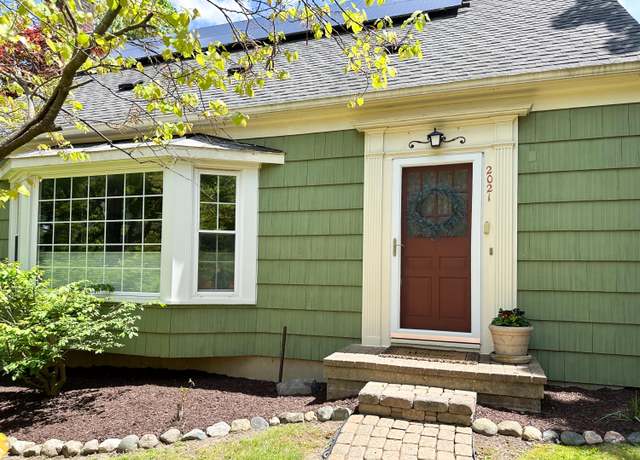 Property at 2021 Geddes Ave. Ave, Ann Arbor, MI 48104, 3 beds, 1.5 baths