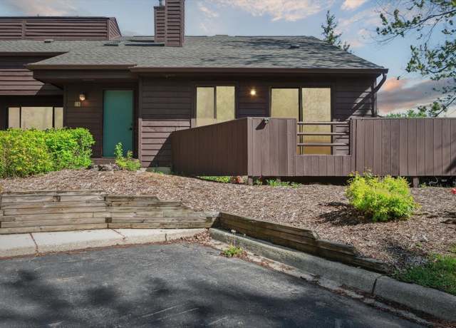 Property at 131 E Jolly Rd Unit E6, Lansing, MI 48910, 3 beds, 1.5 baths