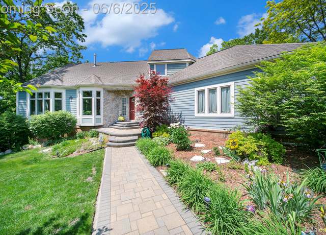 Property at 13135 Eagle Ct, South Lyon, MI 48178, 5 beds, 4.5 baths