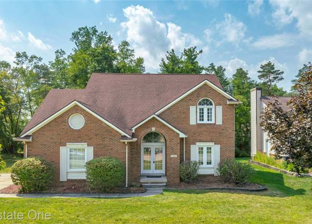 Property at 1468 Stauch Dr, West Bloomfield Charter Township, MI 48324, 4 beds, 3.5 baths