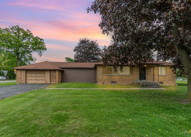 Property at 5405 Baxman Rd, Bay City, MI 48706, 3 beds, 2 baths