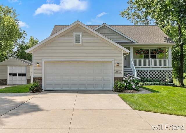 Property at 2440 52nd St SW, Wyoming, MI 49519, 4 beds, 2.5 baths