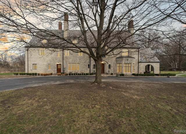 Property at 925 Avon St, Flint, MI 48503, 8 beds, 5 baths