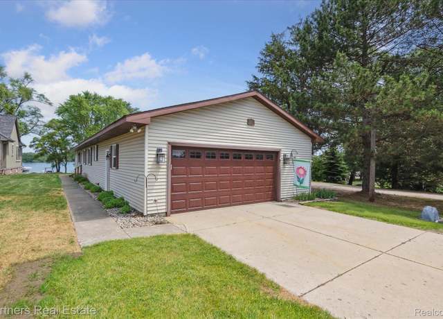 Property at 8331 Hilton Rd, Brighton, MI 48114, 3 beds, 2 baths
