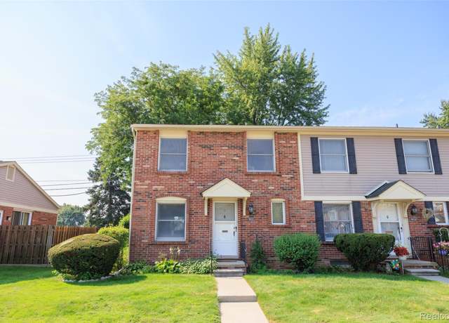 Property at 19932 S Great Oaks Cir, Clinton Charter Township, MI 48036, 2 beds, 1.5 baths