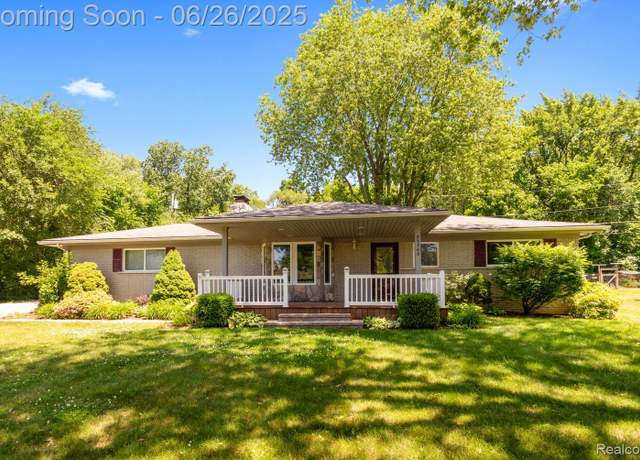 Property at 25762 Strath Haven Dr, Novi, MI 48374, 3 beds, 1 bath