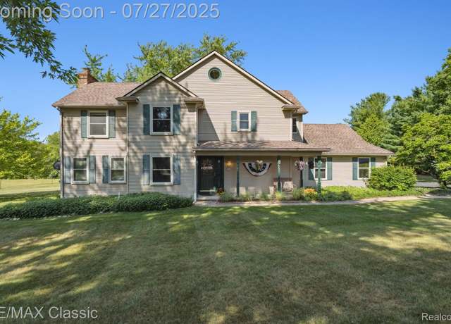 Property at 1081 Rolling Hills Dr, Howell, MI 48843, 4 beds, 2.5 baths