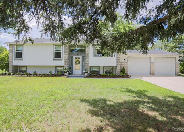 Property at 2687 Los Angeles Dr, Wolverine Lake Village, MI 48390, 3 beds, 1.5 baths