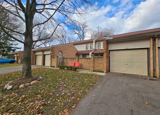 Property at 1074 Willow Grove Ct, Rochester Hills, MI 48307, 2 beds, 1.5 baths