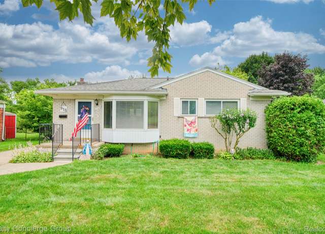 Property at 918 Squire Ln, Milford, MI 48381, 3 beds, 1.5 baths