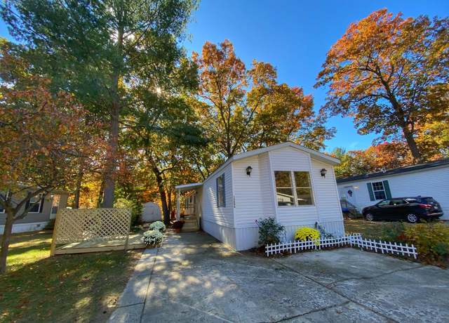 Property at 13606 Winding Creek Dr, Grand Haven, MI 49417, 3 beds, 2 baths