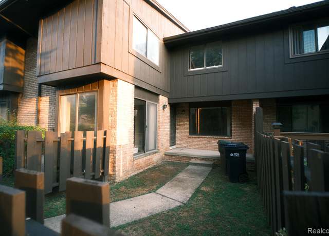 Property at 37343 Clubhouse Dr, Sterling Heights, MI 48312, 2 beds, 1.5 baths