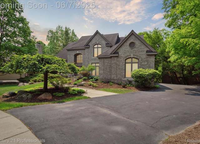 Property at 6642 Carlyle Ct, West Bloomfield, MI 48322, 4 beds, 5 baths