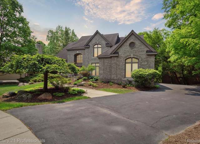 Property at 6642 Carlyle Ct, West Bloomfield Charter Township, MI 48322, 4 beds, 5 baths