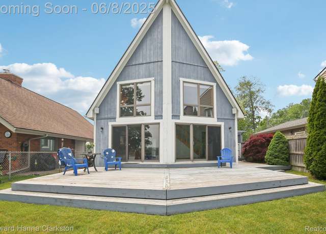 Property at 2734 Silverside Rd, Waterford, MI 48328, 3 beds, 2 baths