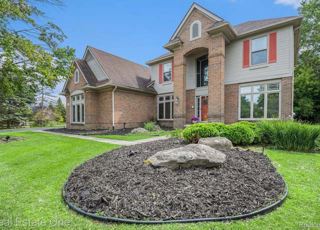 Property at 7476 Colchester Ln, West Bloomfield, MI 48322, 4 beds, 3 baths