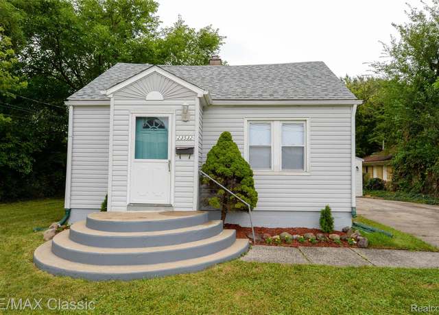 Property at 23532 Eureka Ave, Warren, MI 48091, 2 beds, 1 bath