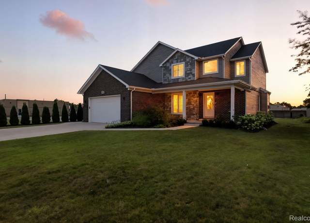 Property at 37147 Dundee St, Sterling Heights, MI 48310, 3 beds, 2.5 baths