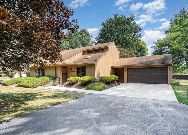 Property at 1910 N Miller Rd, Saginaw, MI 48609, 2 beds, 2 baths