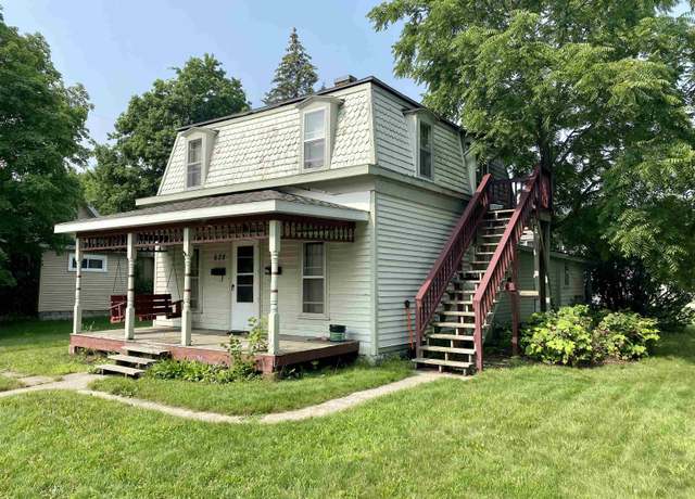 Property at 628 S Oak St, Mt Pleasant, MI 48858, 4 beds, 2 baths